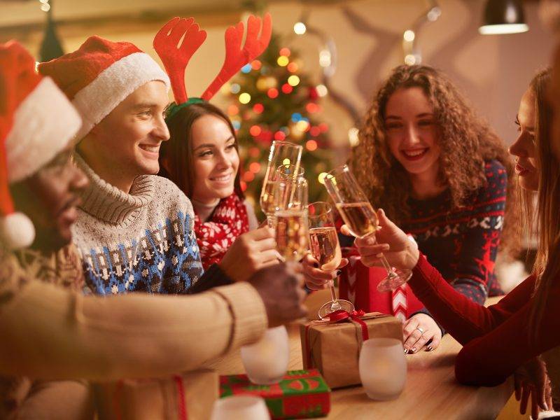 Шуточные новогодние подарки "праздничный звездопад" – веселое развлечения для новогодних праздников в кругу друзей или семьи