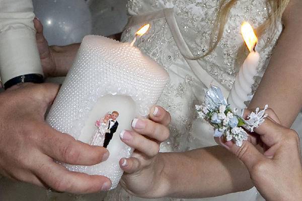Семейный очаг на свадьбе  — символ счастливой семьи