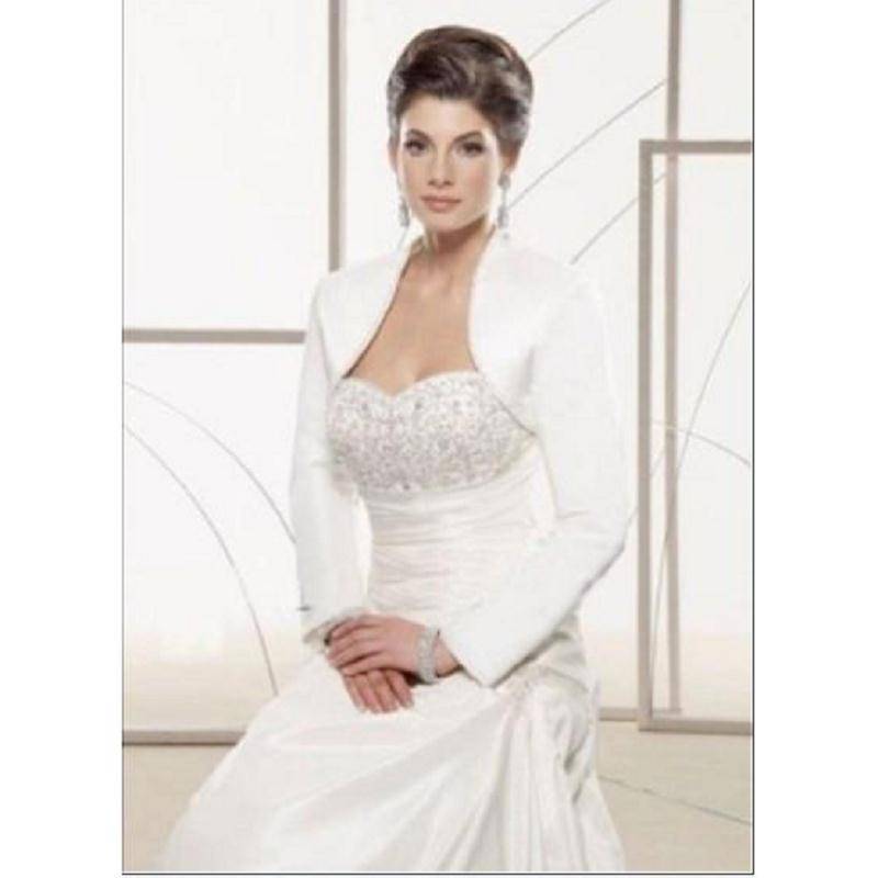 Снегурочка или снежная королева – определяет зимняя накидка на свадебное платье