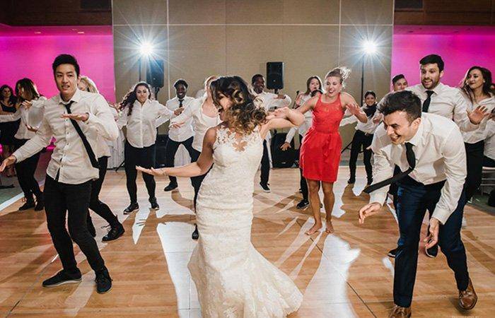 Свадебный флешмоб для невесты, жениха и гостей: лучшие идеи