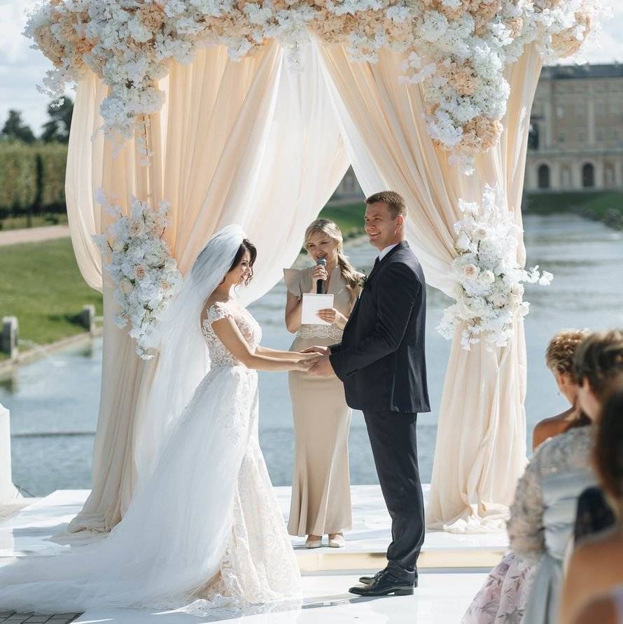 Выездная регистрация брака: возможно ли и сколько стоит церемония?