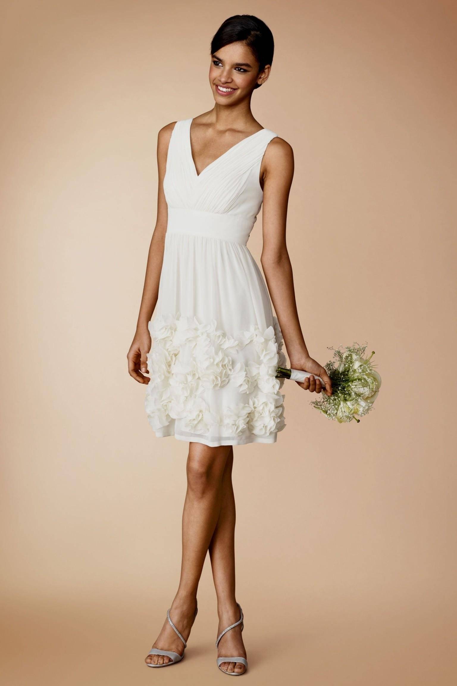 Модные свадебные платья — короткие модели для самых смелых невест