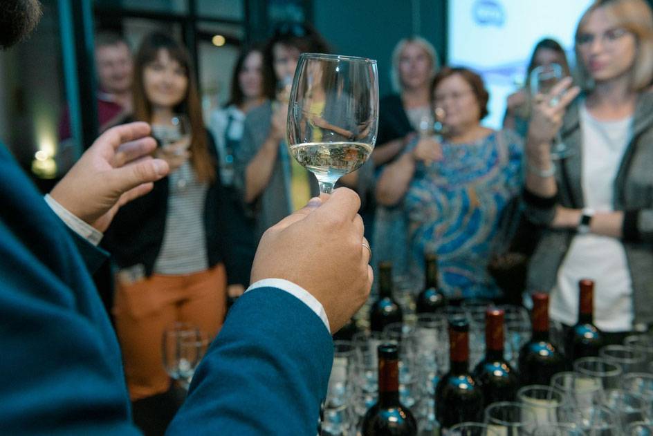 Как организовать вечеринку дегустации вина: 13 шагов