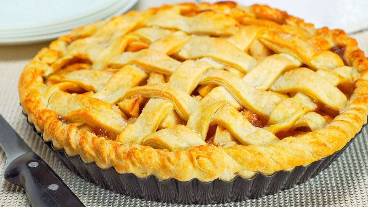 Пирог с яблоками из слоеного теста – 8 рецептов шарлотки