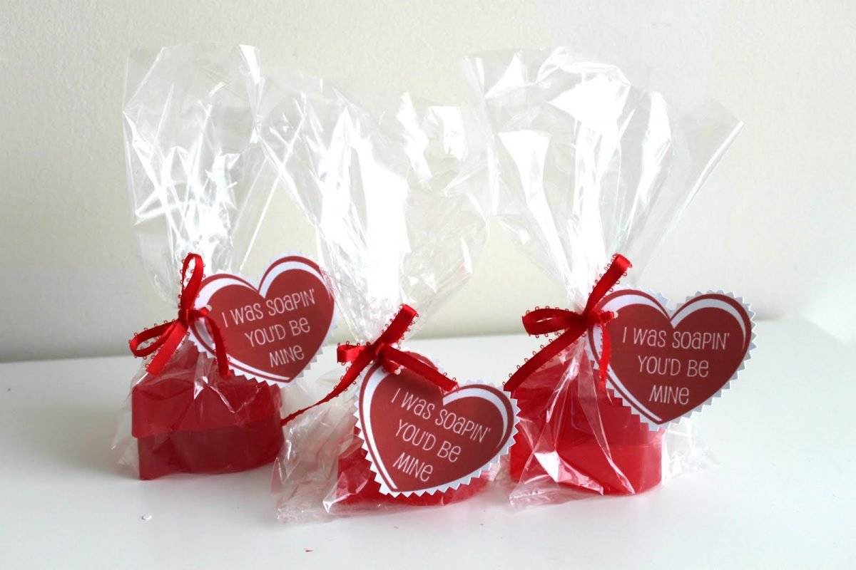 Букет из конфет сердце, венок сердце – милый подарок и декор