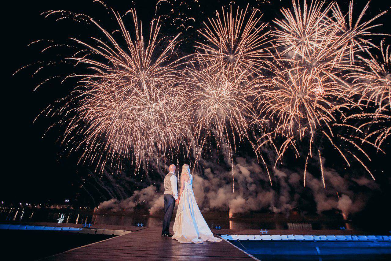 Салют на свадьбу – море света и огней