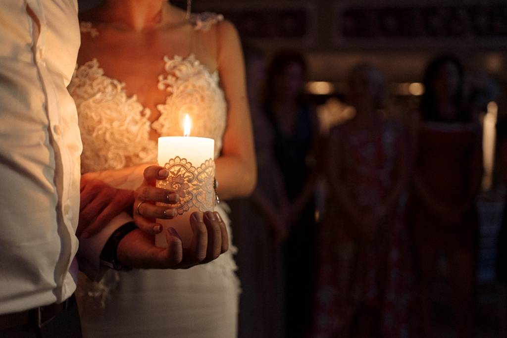 Передача семейного очага на свадьбе - свечи для обряда
