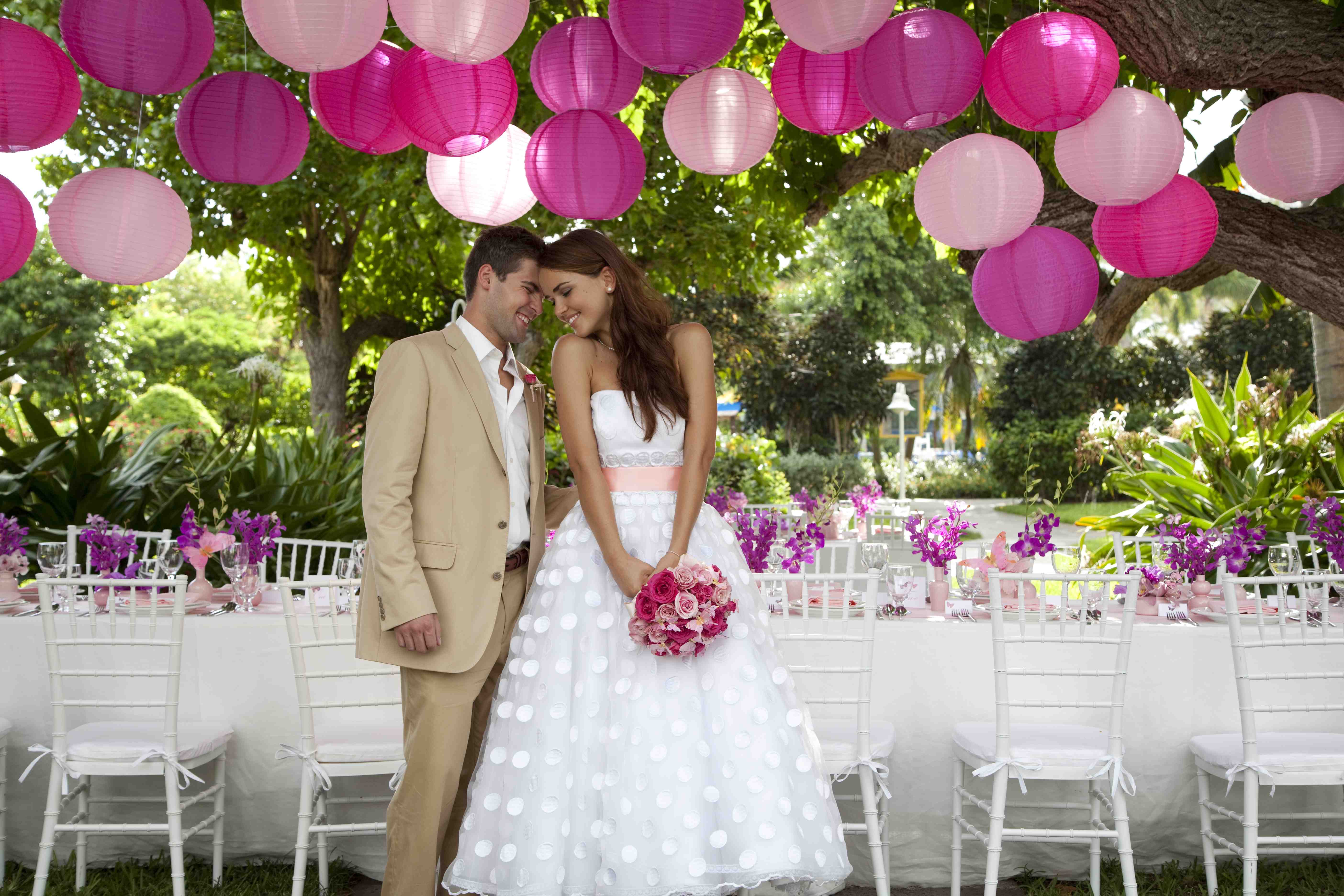 10 лет со свадьбы (розовая годовщина): как отпраздновать и что подарить