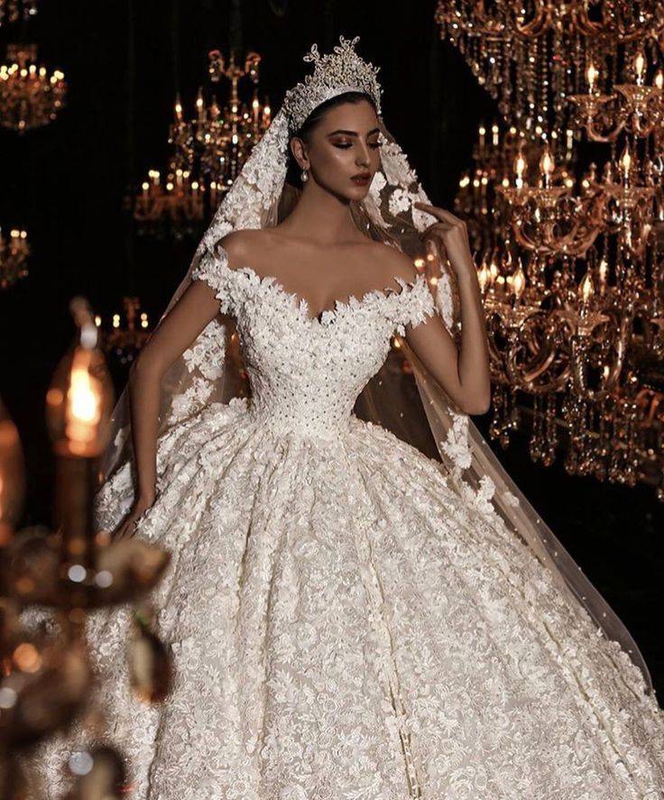 Необычные свадебные платья знаменитостей: 20 фото нарядов