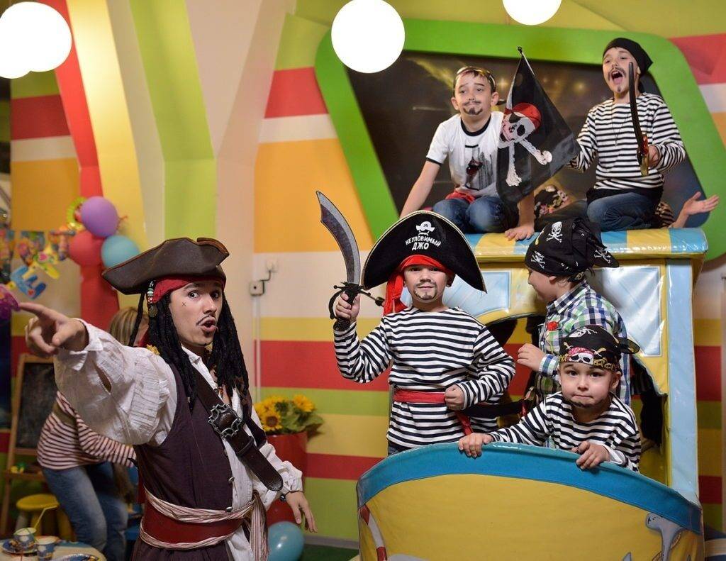Вечеринка для взрослых и детей в пиратском стиле