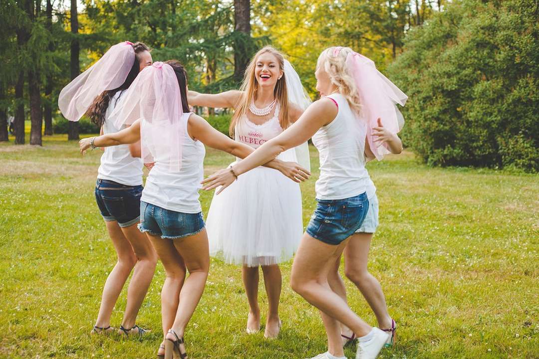 Новые оригинальные конкурсы на девичник для невесты и ее подружек — выбирайте свой!