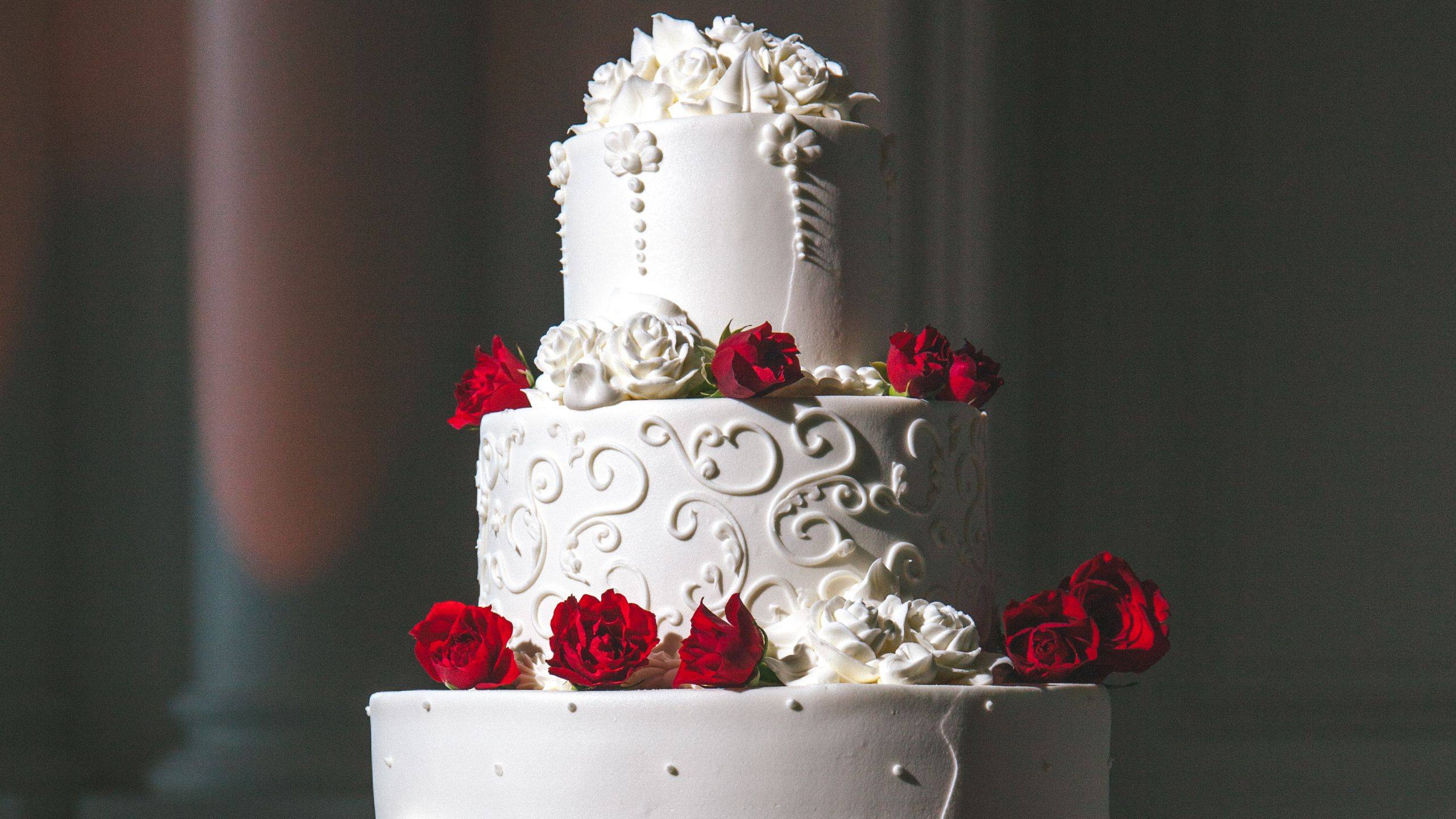 Как рассчитать свадебный торт на количество гостей: простая формула расчета и советы