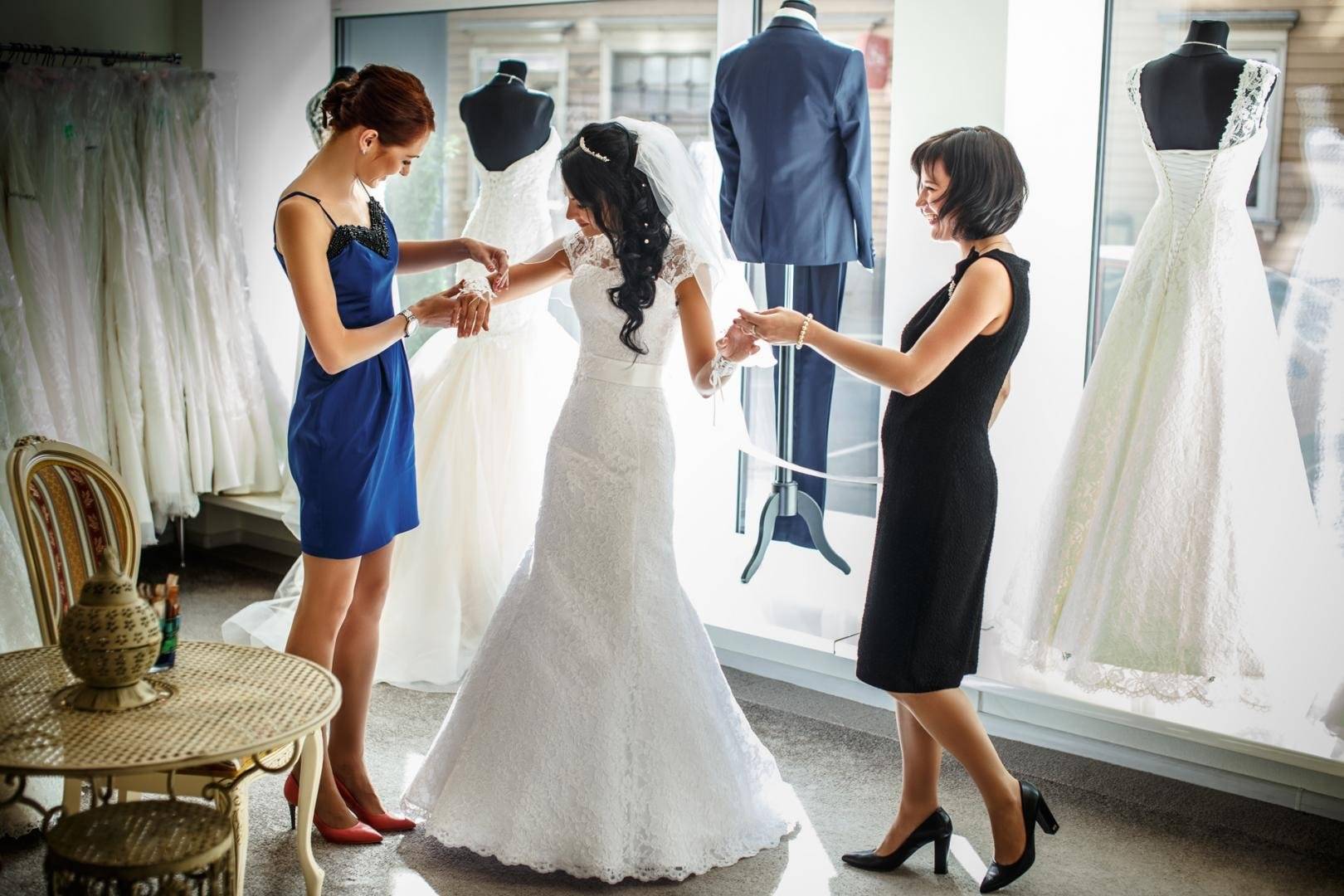 Примерка свадебного платья: как выбрать лучшее