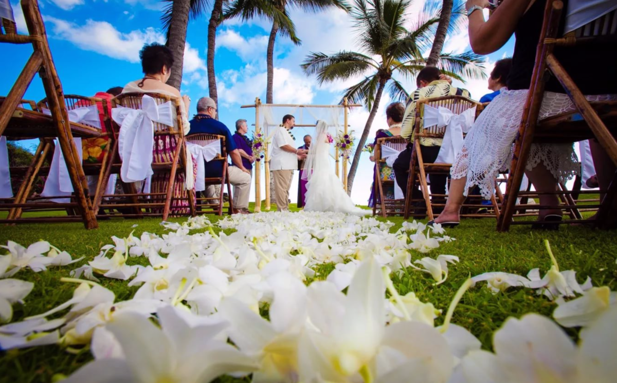 Свадьба в гавайском стиле: позитив и веселье!