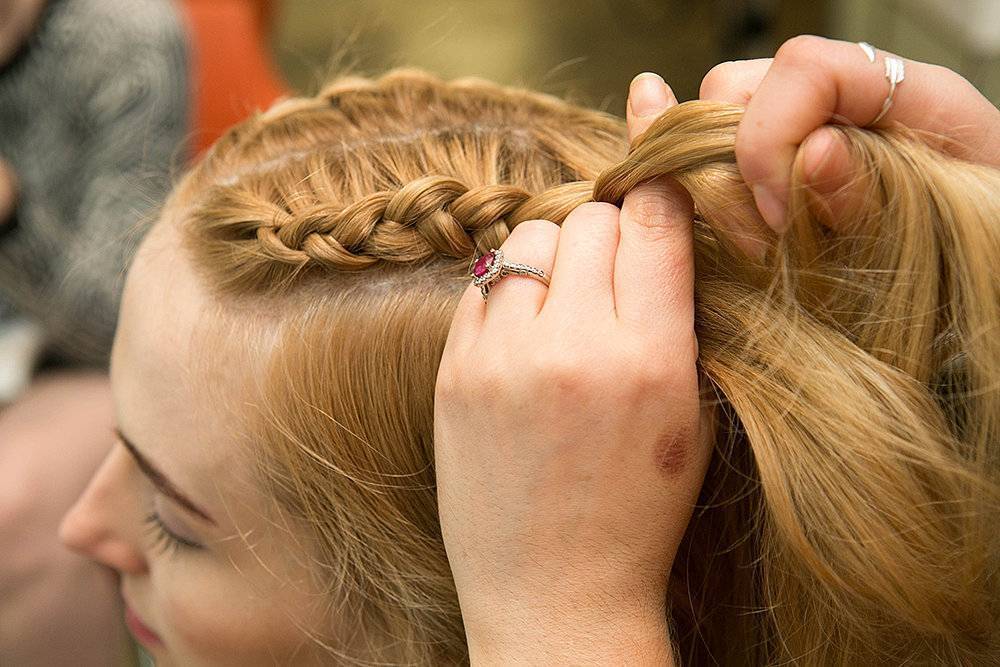 День рождения девочки 13 лет: мастер-класс по плетению кос
