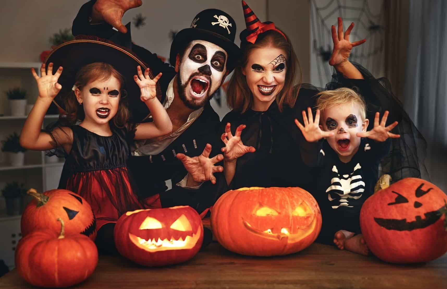 Как отмечать хэллоуин дома с друзьями?