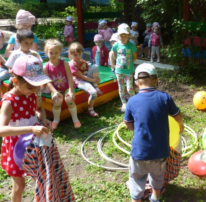 Развлечения в детском саду летом: чем занять детей, подвижные игры и спортивные состязания