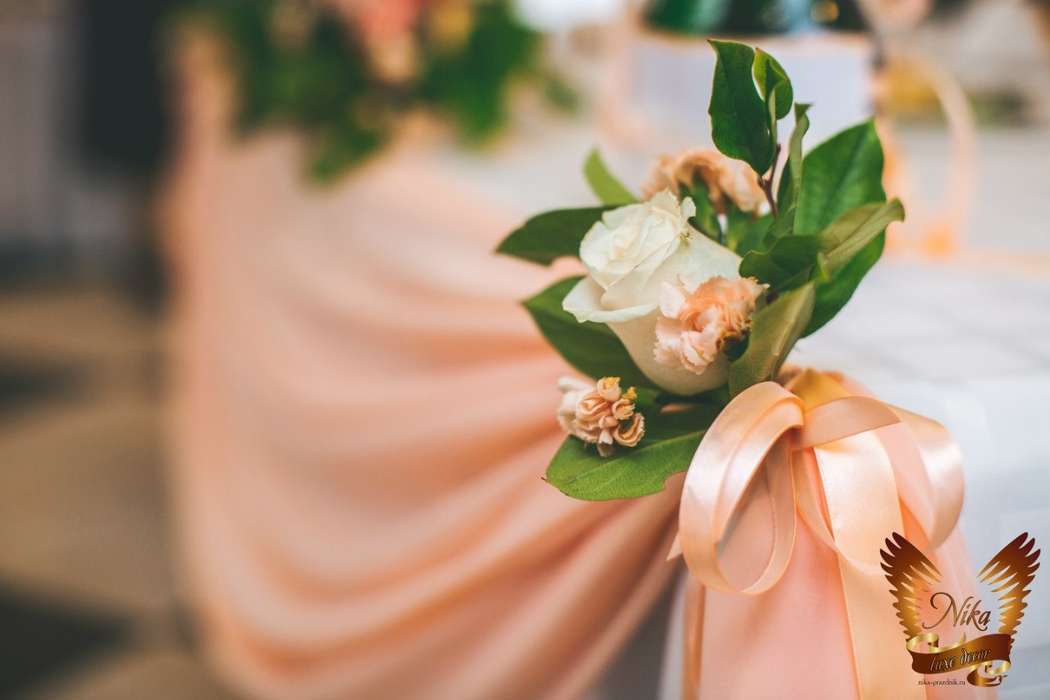 Персиковый цвет в одежде - сочетание, фото - шкатулка красоты