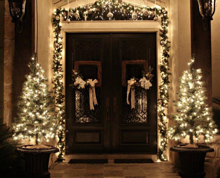 Как украсить двери к новому году своими руками: идеи декора