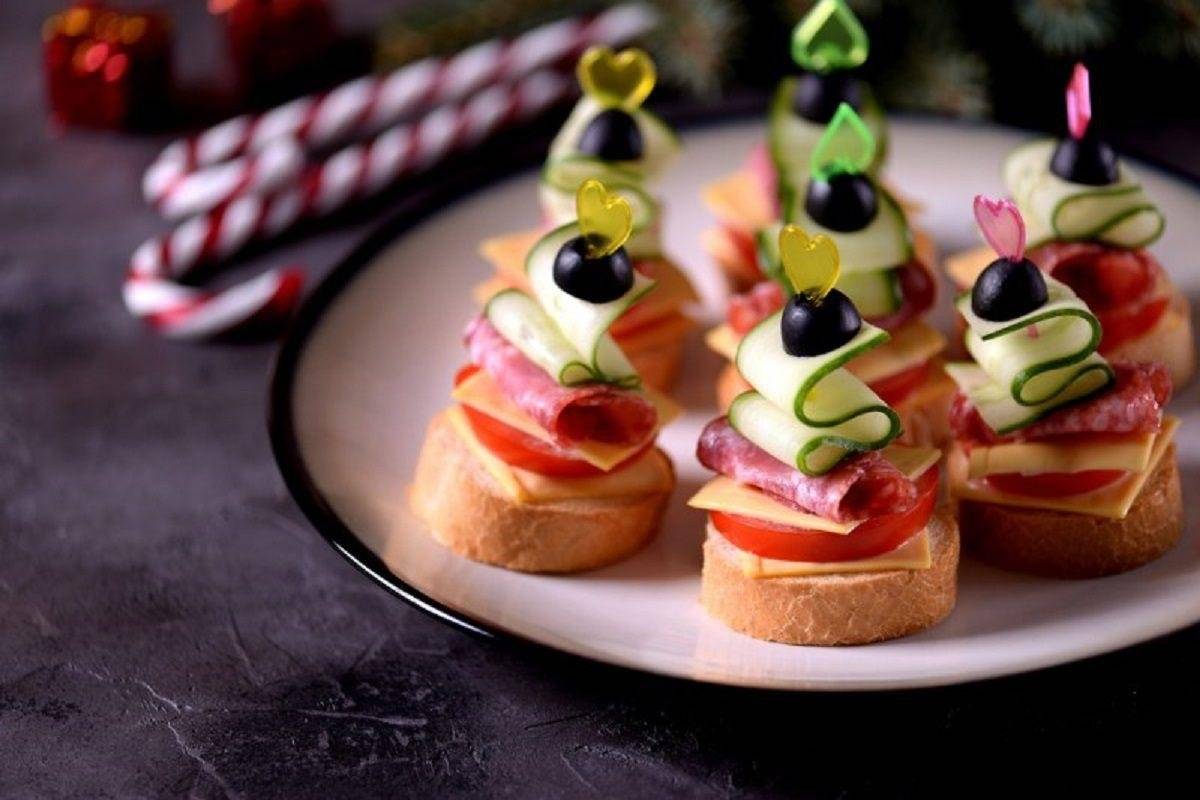 С фото, закуски новогодние, на праздничный стол, канапе, рецепты с фото на russianfood.com 447 рецептов