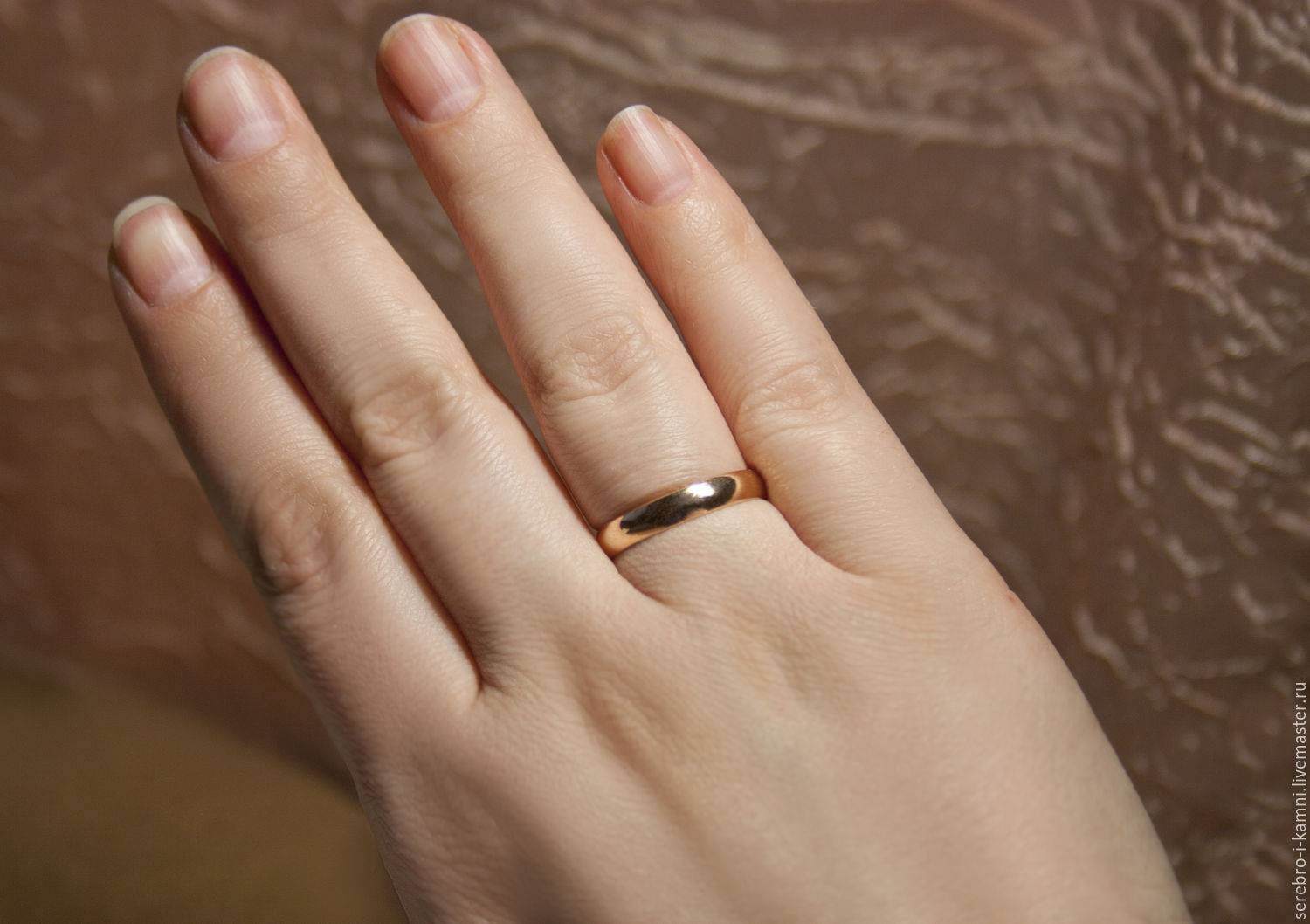 Почему обручальное кольцо носят на безымянном пальце: история, традиции и обоснования