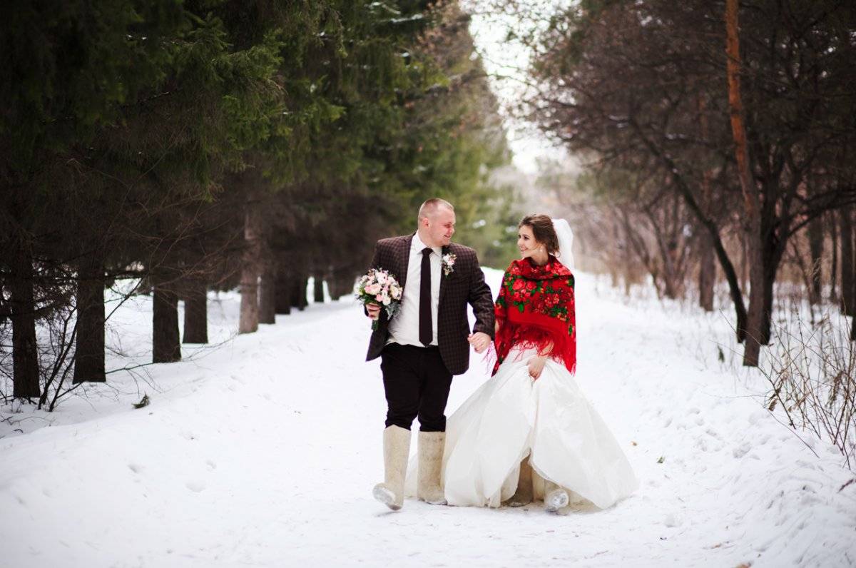 Идеи для зимней свадебной фотосессии: лучшие варианты и позы
