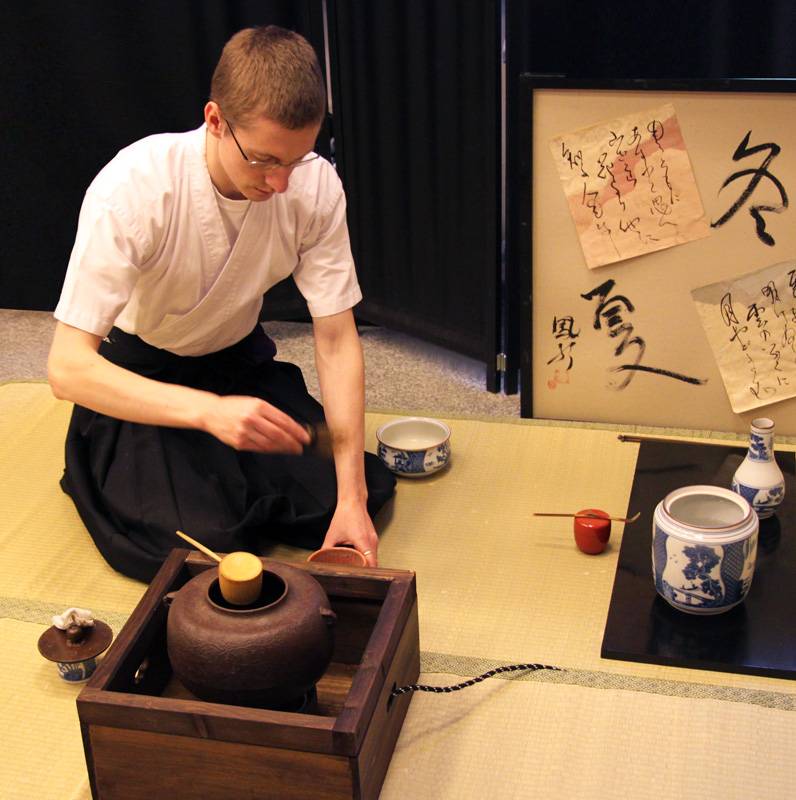 7 традиций чайной церемонии в китае: порядок заваривания, выбор посуды, воды, музыки, темы разговоров, специальный интерьер, благодарности чаю