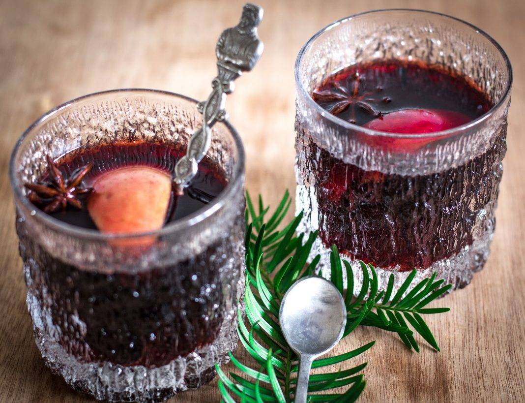Лучшие рецепты приготовления алкогольного глинтвейна в домашних условиях. как приготовить вкусный горячий новогодний и рождественский глинтвейн из белого, красного, полусладкого и домашнего вина?