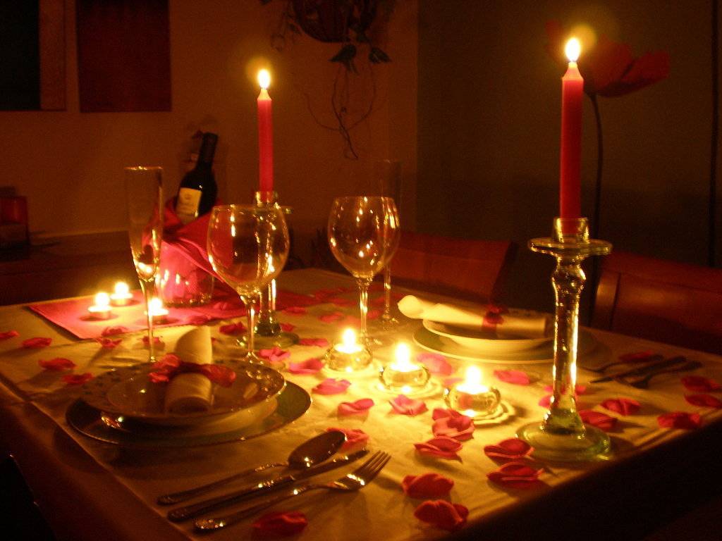 Незабываемый романтический ужин для двоих: как приготовить оригинальные блюда и “вкусные” развлечения