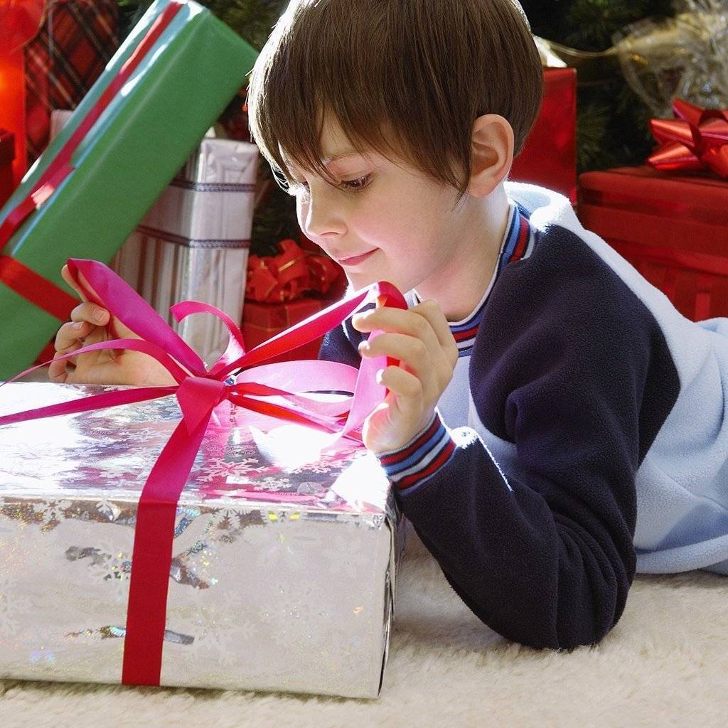 Что подарить мальчику на 8 лет: идеи подарков на день рождения