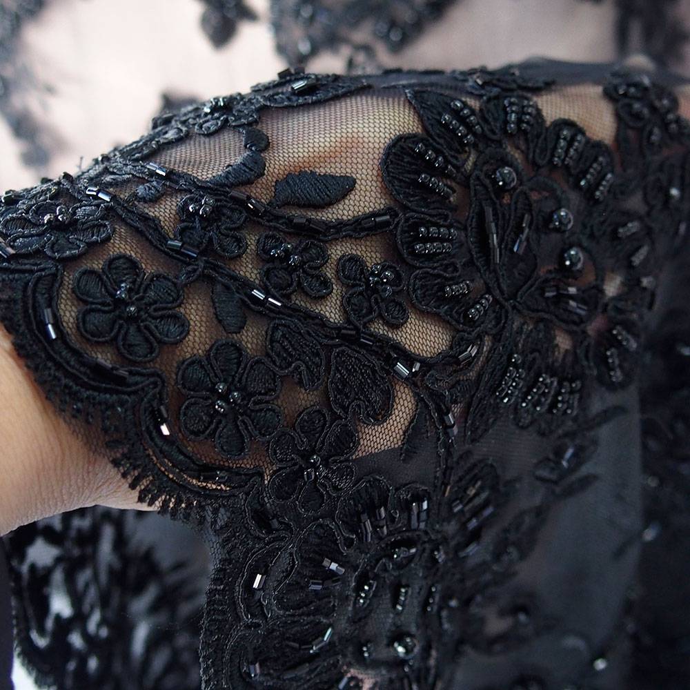 Маленькое черное платье : актуальные фасоны, интересный декор, аксессуары, духи (150 фото)