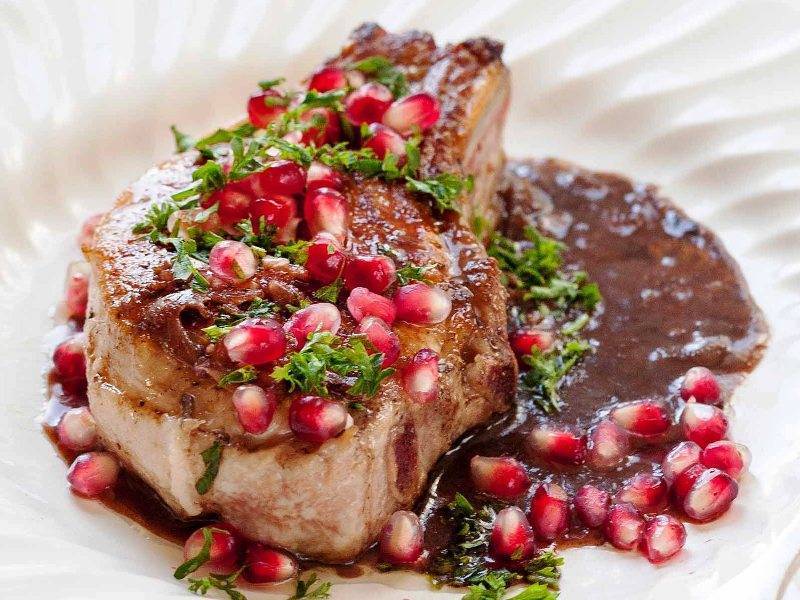 Горячие блюда из мяса на праздничный стол - 6 простых и вкусных рецептов