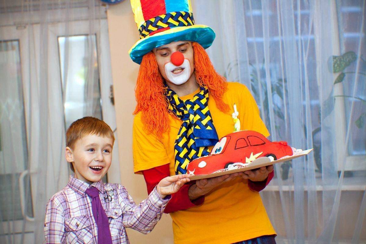 День рождения с клоуном смешулькиным с детьми 3-4 летматериал (младшая группа) на тему