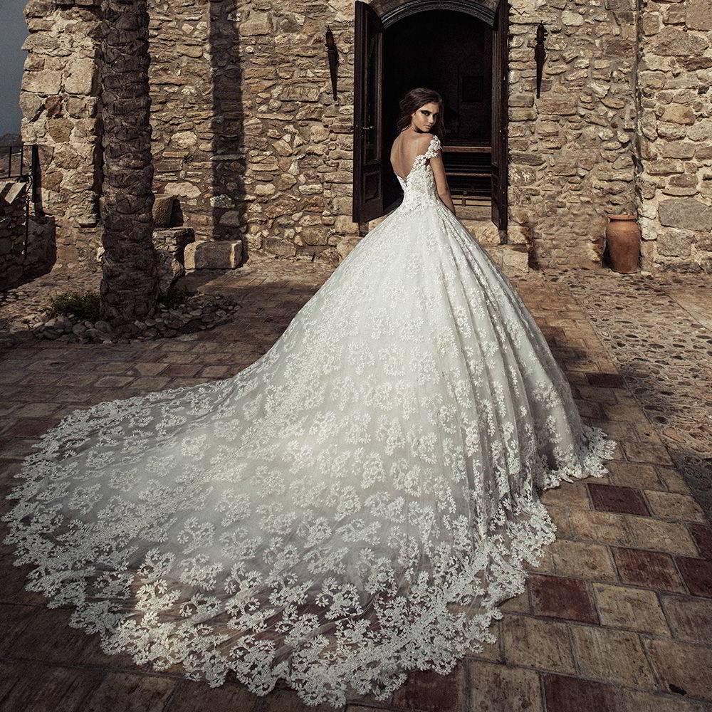 Свадебные платья со шлейфом: фото и модели