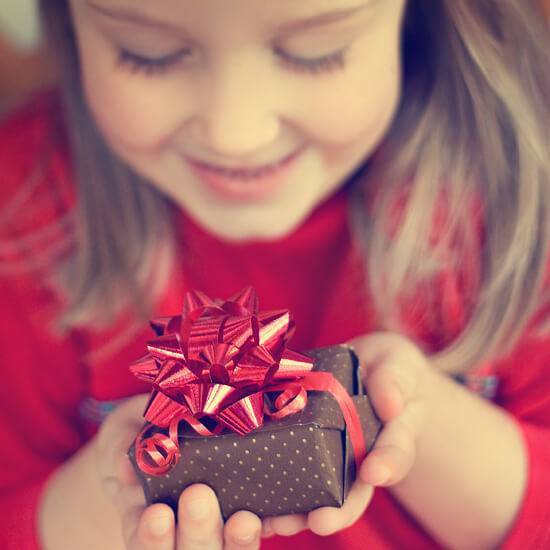 Что подарить девочке на 9 лет на день рождения - идеи подарков, в том числе сделанных своими руками