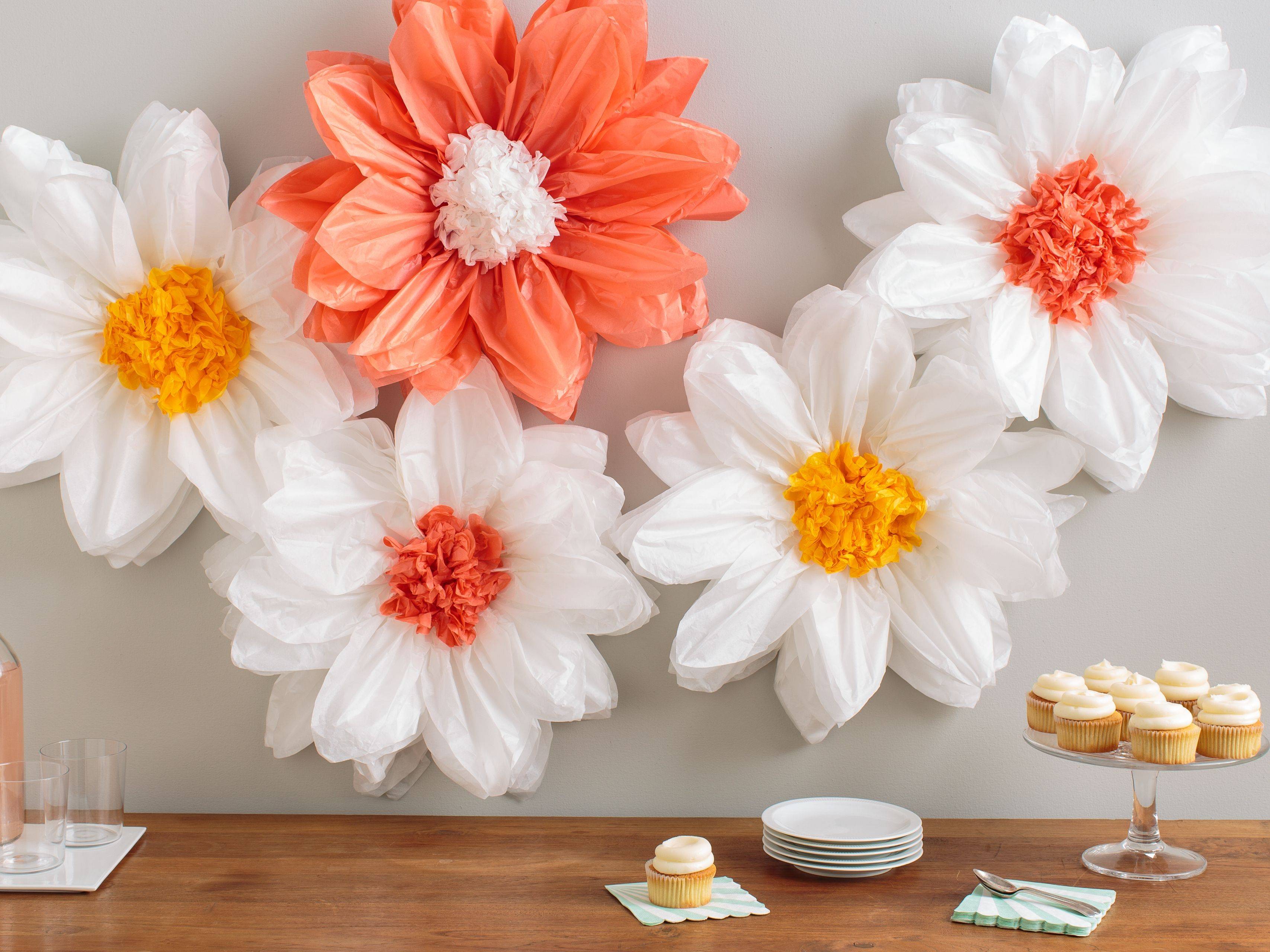 Цветы из гофрированной бумаги своими руками: 15 вариантов как сделать цветы из гофробумаги