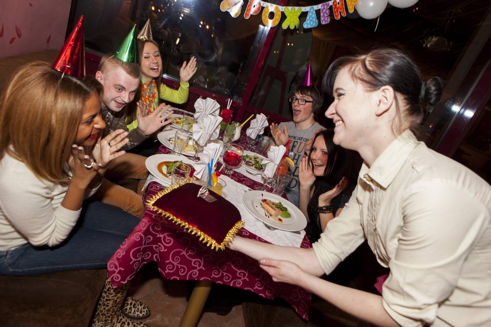 Как провести день рождения: полезные советы для организации праздника | лаунж кафе «причал»
