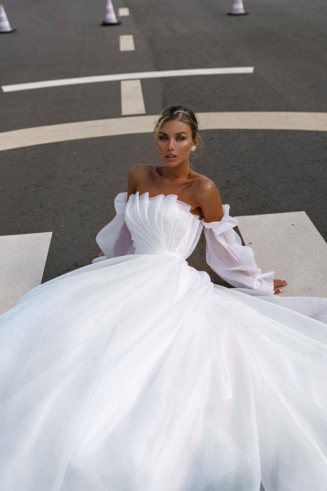 Свадебные платья 2021: тренды и новинки (60 фото)