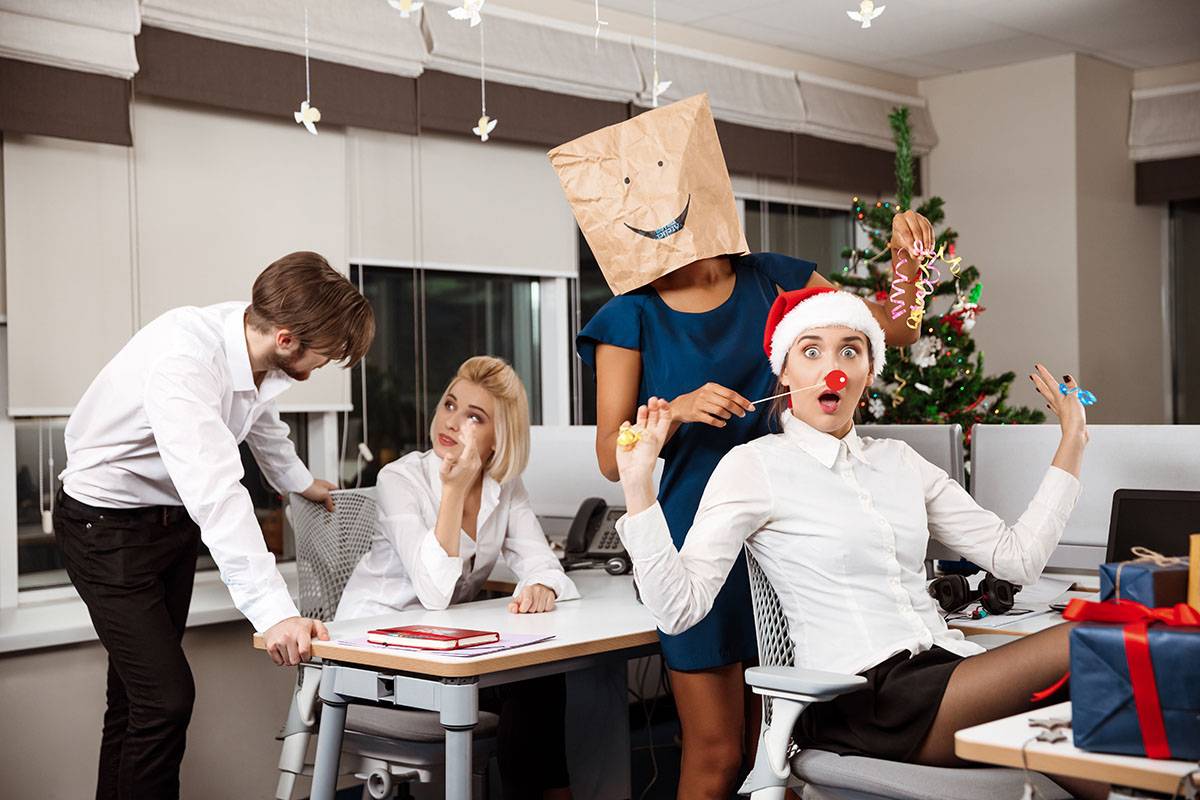 Новогодний корпоратив — как правильно организовать праздник на работе